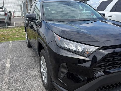 Used 2021 Toyota RAV4 LE FWD image 1