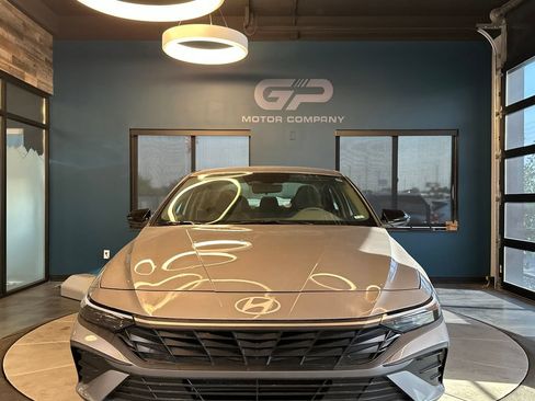 Used 2025 Hyundai Elantra Sport FWD image 8