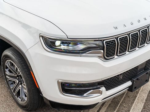 Used 2024 Jeep Wagoneer L Series II w/ Flexible Seating Group RWD image 10