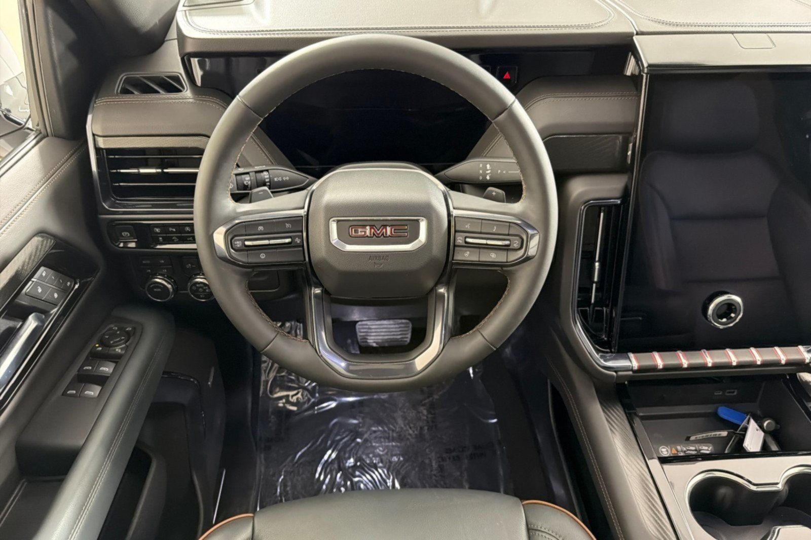 Used 2025 GMC Yukon AT4 w/ AT4 Premium Package AWD/4WD image 12