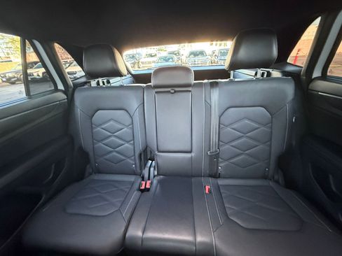 Used 2025 Volkswagen Atlas Cross Sport SE image 40