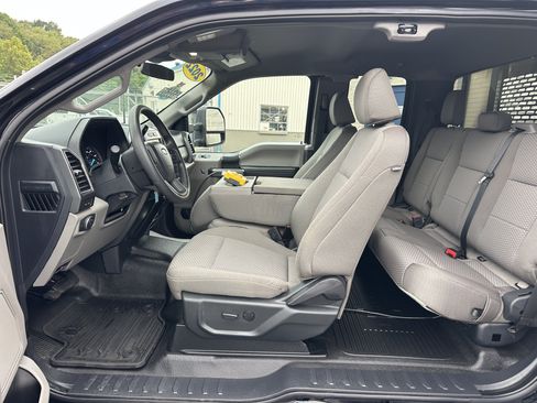 Used 2022 Ford F550 4x4 SuperCab Super Duty w/ XLT Value Package image 12