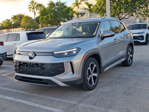 New 2026 Volkswagen Tiguan SE FWD image 3