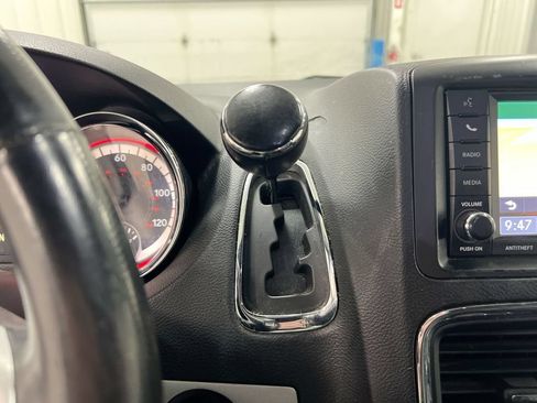 Used 2019 Dodge Grand Caravan GT FWD image 18