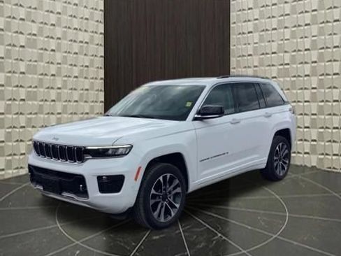 Certified 2023 Jeep Grand Cherokee Overland w/ Luxury Tech Group IV AWD/4WD image 11