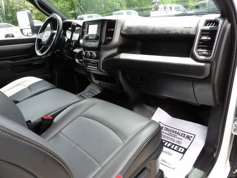 Used 2022 RAM 4500 Tradesman RWD image 29