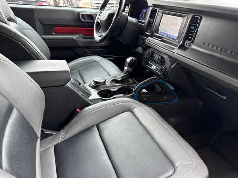 Certified 2022 Ford Bronco Black Diamond w/ Sasquatch Package AWD/4WD image 16