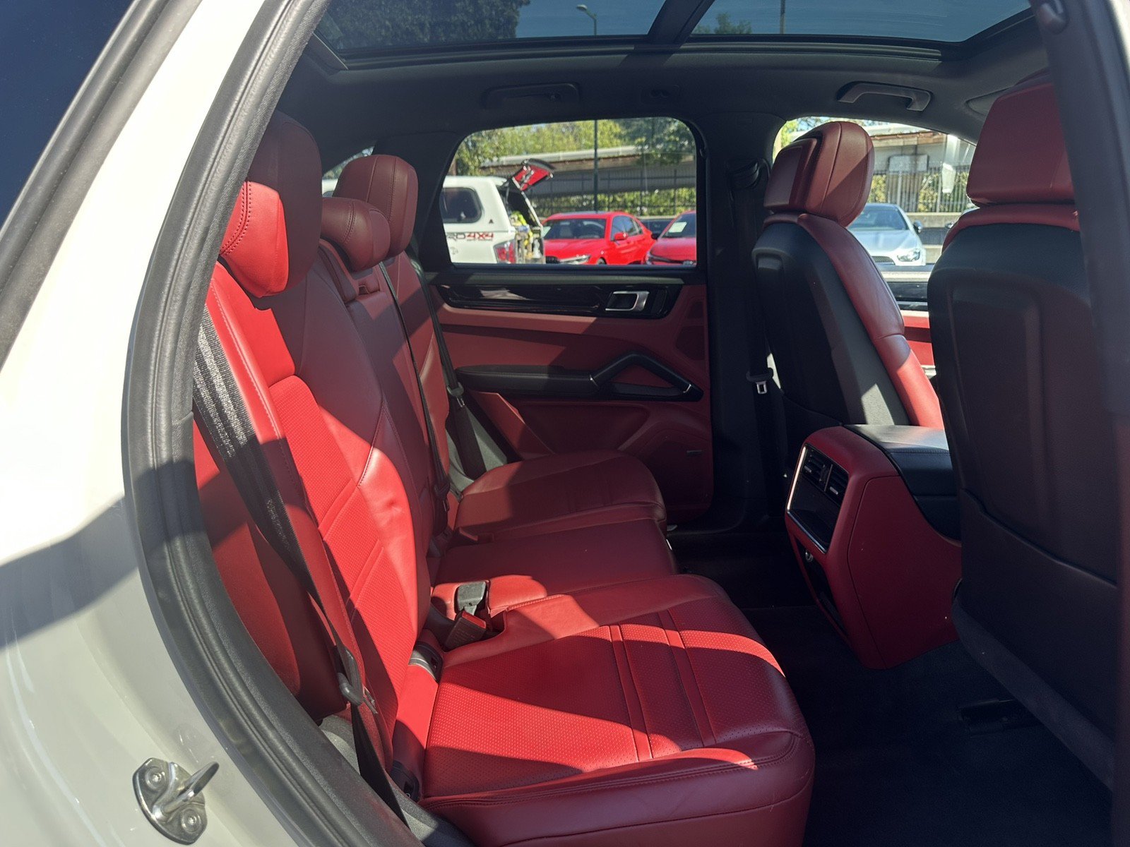 Used 2023 Porsche Cayenne w/ Premium Package AWD/4WD image 22