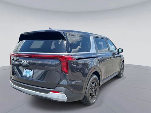 Used 2025 Kia Carnival FWD image 4