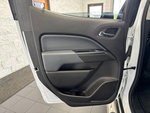 Used 2017 Chevrolet Colorado Z71 AWD/4WD image 39