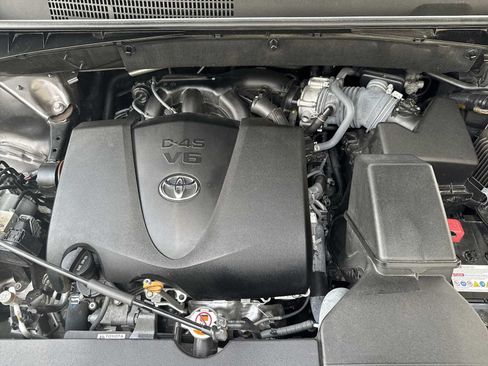 Used 2019 Toyota Highlander Plus AWD/4WD image 37