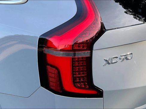 Used 2025 Volvo XC90 B6 Core w/ Protection Package Premier image 33