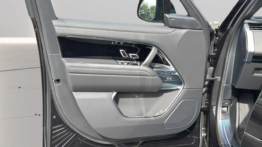 New 2026 Land Rover Range Rover Long Wheelbase SE AWD/4WD image 20