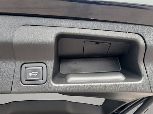 Used 2023 GMC Acadia Denali w/ Denali Technology Package image 12