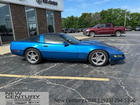 Used 1992 Chevrolet Corvette Coupe RWD image 4