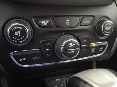 Used 2014 Jeep Cherokee Trailhawk w/ Technology Group image 38