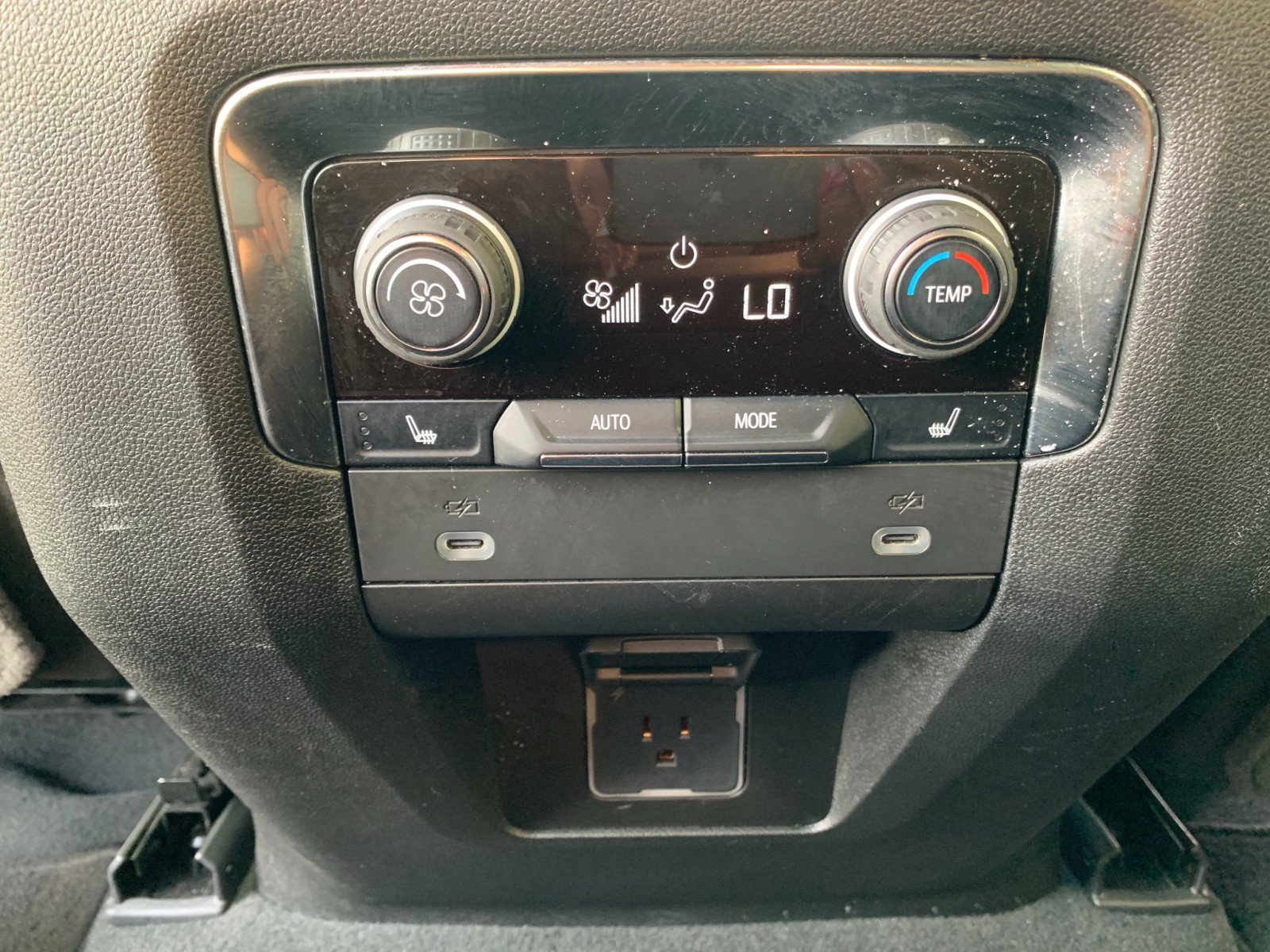 Used 2023 Chevrolet Tahoe LT w/ Luxury Package AWD/4WD image 32
