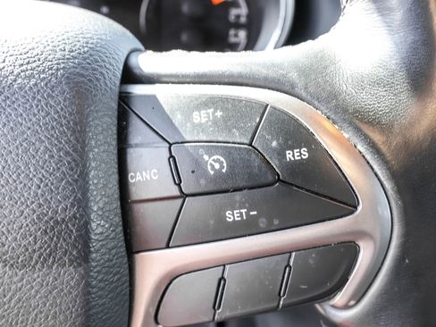 Used 2021 Jeep Grand Cherokee Laredo X AWD/4WD image 34