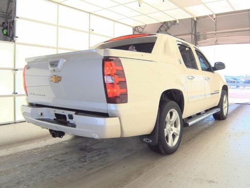 Used 2013 Chevrolet Avalanche LTZ image 4