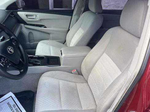 Used 2017 Toyota Camry LE FWD image 12