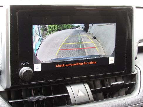 Used 2023 Toyota RAV4 LE AWD/4WD image 31