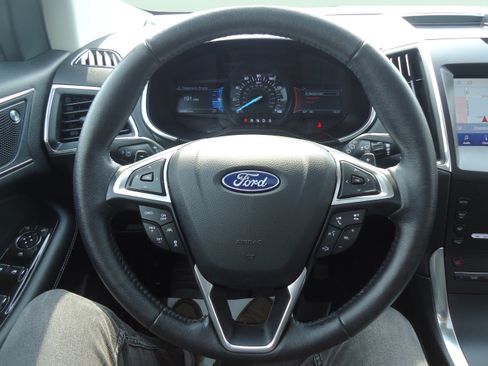 Used 2020 Ford Edge Titanium AWD/4WD image 23