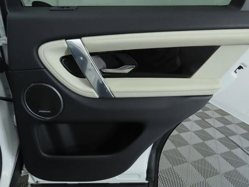 Used 2023 Land Rover Discovery Sport SE R-Dynamic image 28