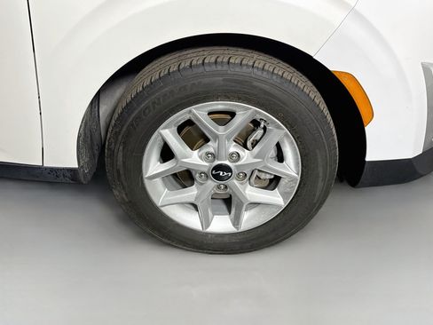 Used 2023 Kia Soul LX w/ LX Technology Package FWD image 31