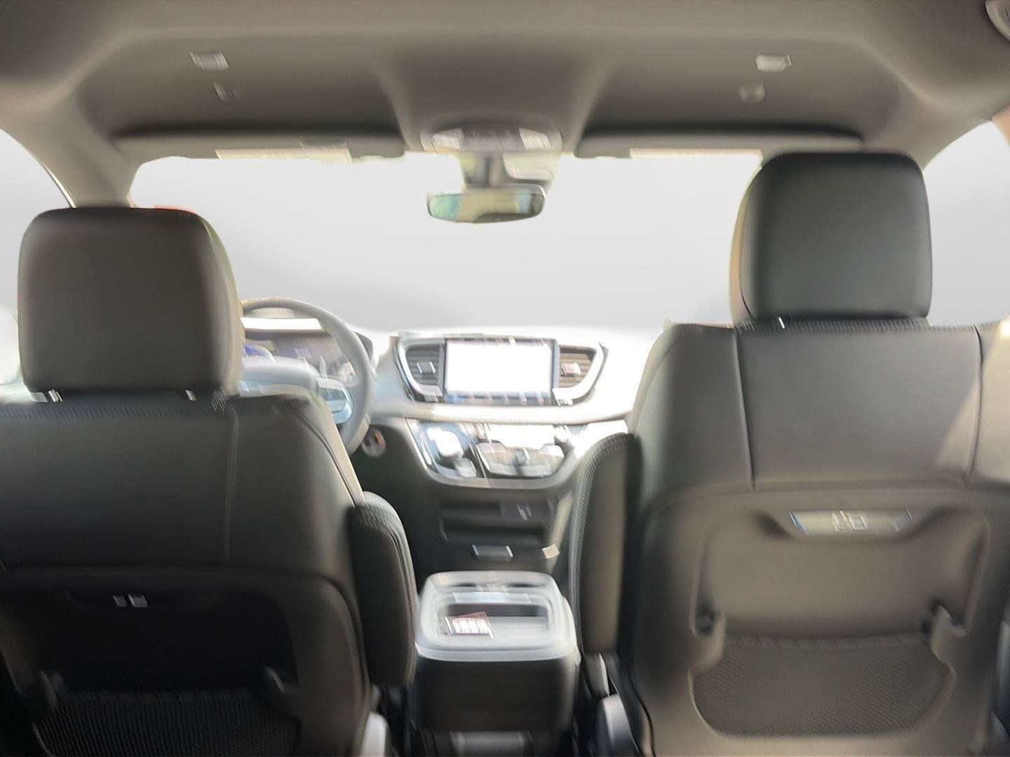 New 2027 Chrysler Pacifica Select AWD/4WD image 13