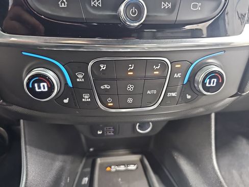 Used 2023 Chevrolet Traverse LT w/ LT Premium Package AWD/4WD image 29