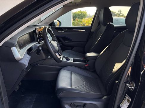 Used 2026 Volkswagen Tiguan SE AWD/4WD image 28
