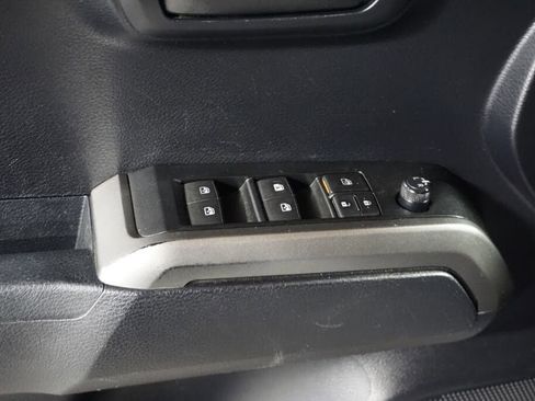 Used 2019 Toyota Tacoma SR5 AWD/4WD image 12