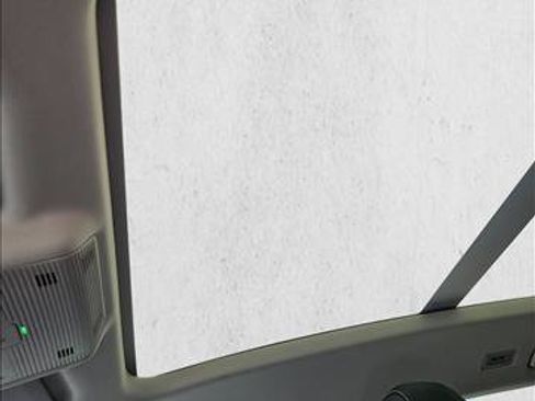 Certified 2025 Volkswagen Tiguan SE FWD image 14