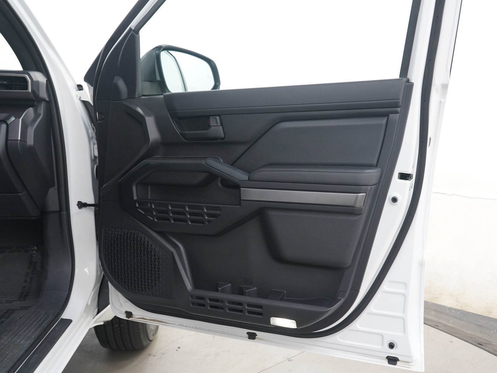 Used 2025 Toyota 4Runner SR5 AWD/4WD image 9