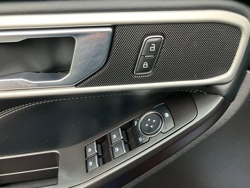 Used 2020 Ford Explorer XLT w/ Equipment Group 202A image 12