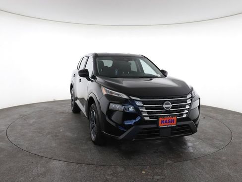 Used 2025 Nissan Rogue SV image 3