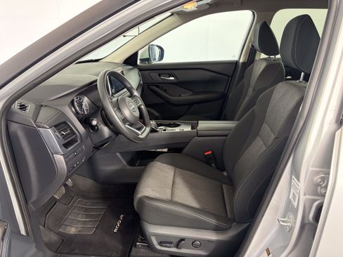 Used 2024 Nissan Rogue SV FWD image 6