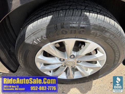 Used 2017 Chrysler Pacifica Touring w/ Tire & Wheel Group FWD image 27