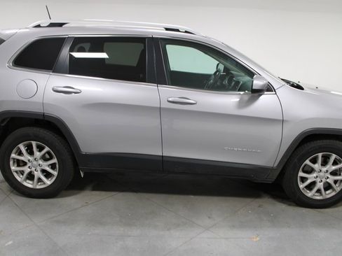 Used 2018 Jeep Cherokee Latitude image 11