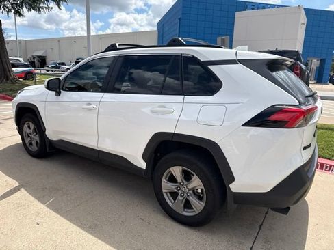 Used 2025 Toyota RAV4 XLE w/ Convenience Package FWD image 3