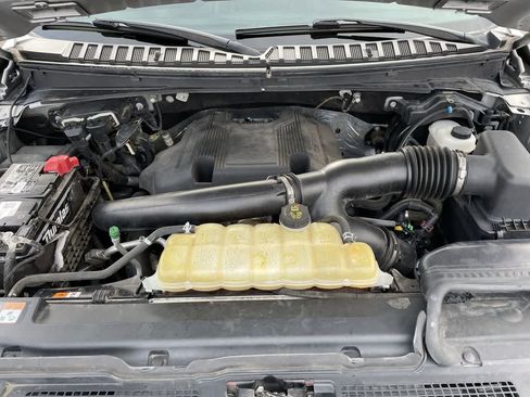 Used 2019 Ford Expedition XLT image 34