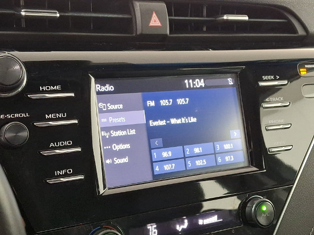 Used 2018 Toyota Camry SE FWD image 3