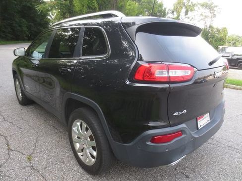 Used 2016 Jeep Cherokee Limited w/ Luxury Group AWD/4WD image 5