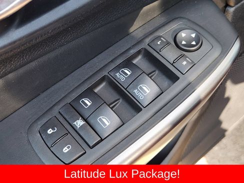 Used 2021 Jeep Cherokee Latitude Lux w/ Comfort/Convenience Group AWD/4WD image 33