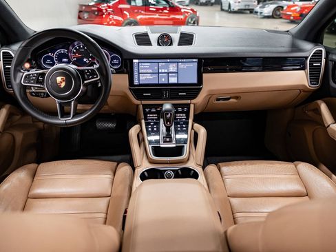 Used 2019 Porsche Cayenne AWD/4WD image 10