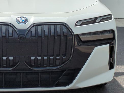 Used 2024 BMW i7 eDrive50 w/ M Sport Package RWD image 5
