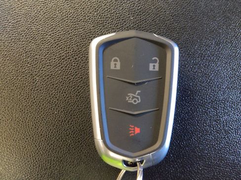 Used 2021 Chevrolet Equinox LT w/ Driver Convenience Package AWD/4WD image 32