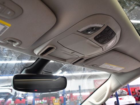 Used 2024 Chrysler Pacifica Limited FWD image 30