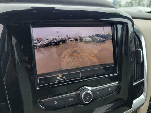 Used 2022 Chevrolet Traverse LS FWD image 26