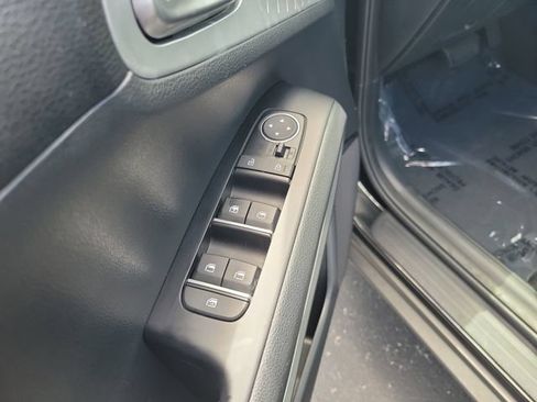 Used 2025 Kia Soul LX w/ LX Technology Package FWD image 15